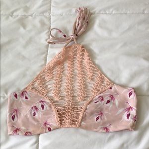 Acacia high neck top